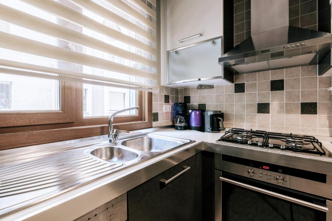 Apartament Stylish Retreat W Balcony 2 Min To Bagdat Ave