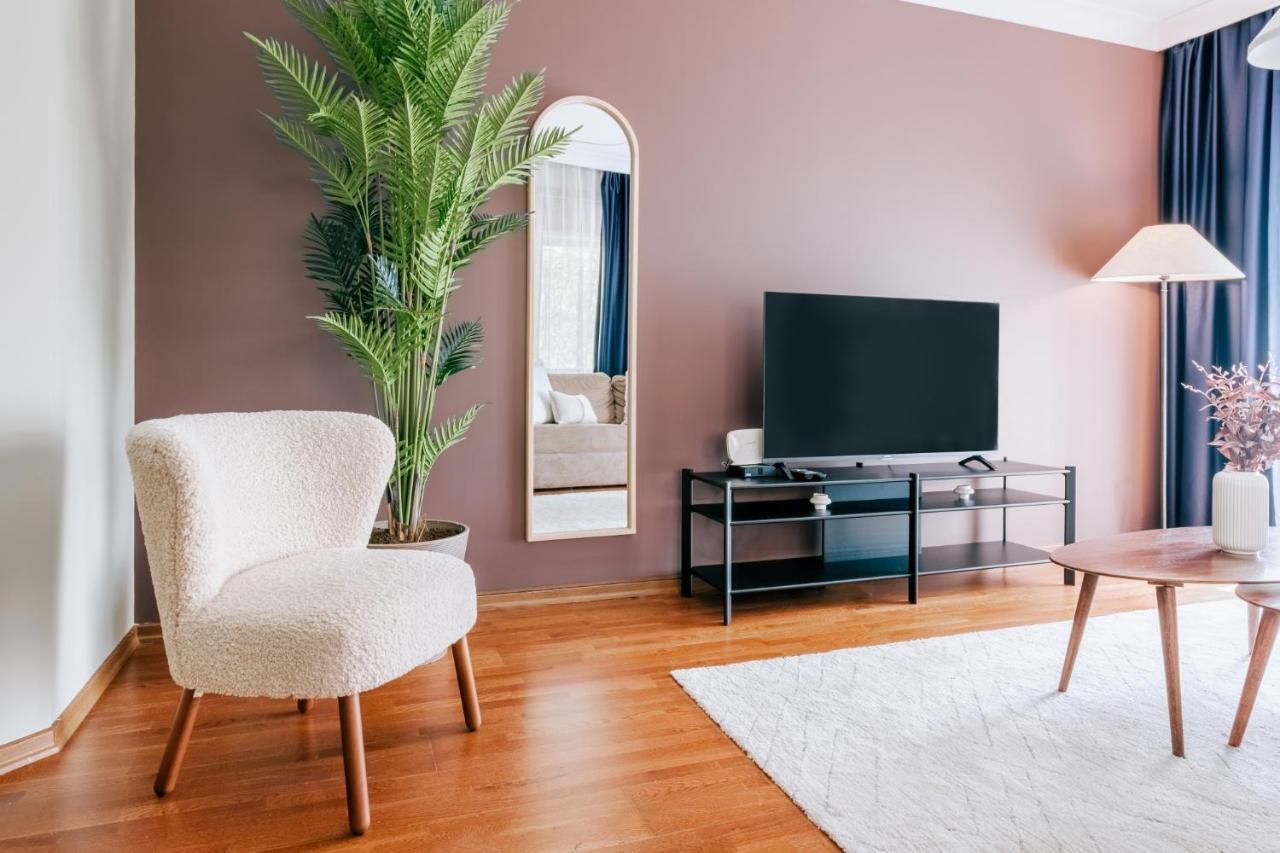 Stylish Retreat W Balcony 2 Min To Bagdat Ave Apartament Istanbul