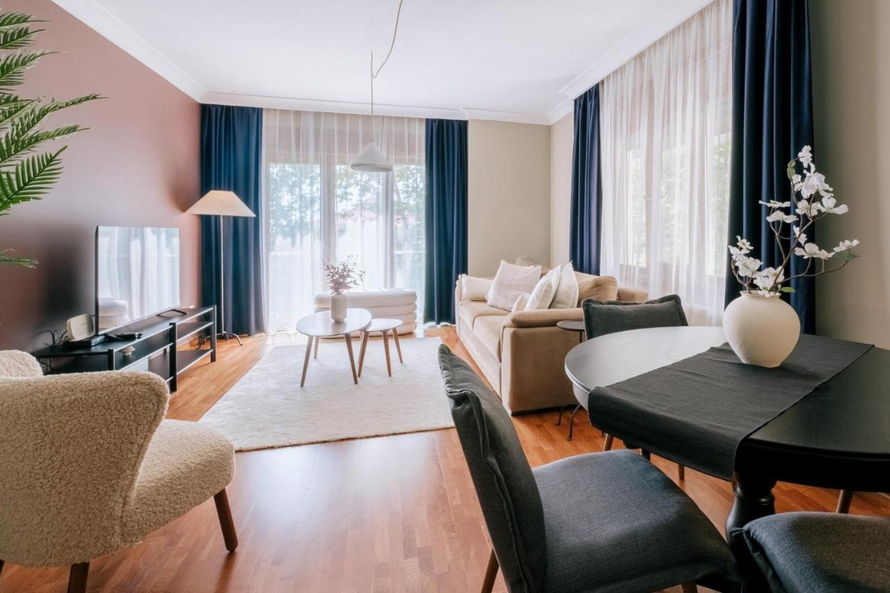 Apartament Stylish Retreat W Balcony 2 Min To Bagdat Ave *